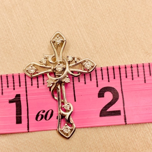 EUC Estate 18k White Gold Diamond Cross Pendant - Picture 10 of 14